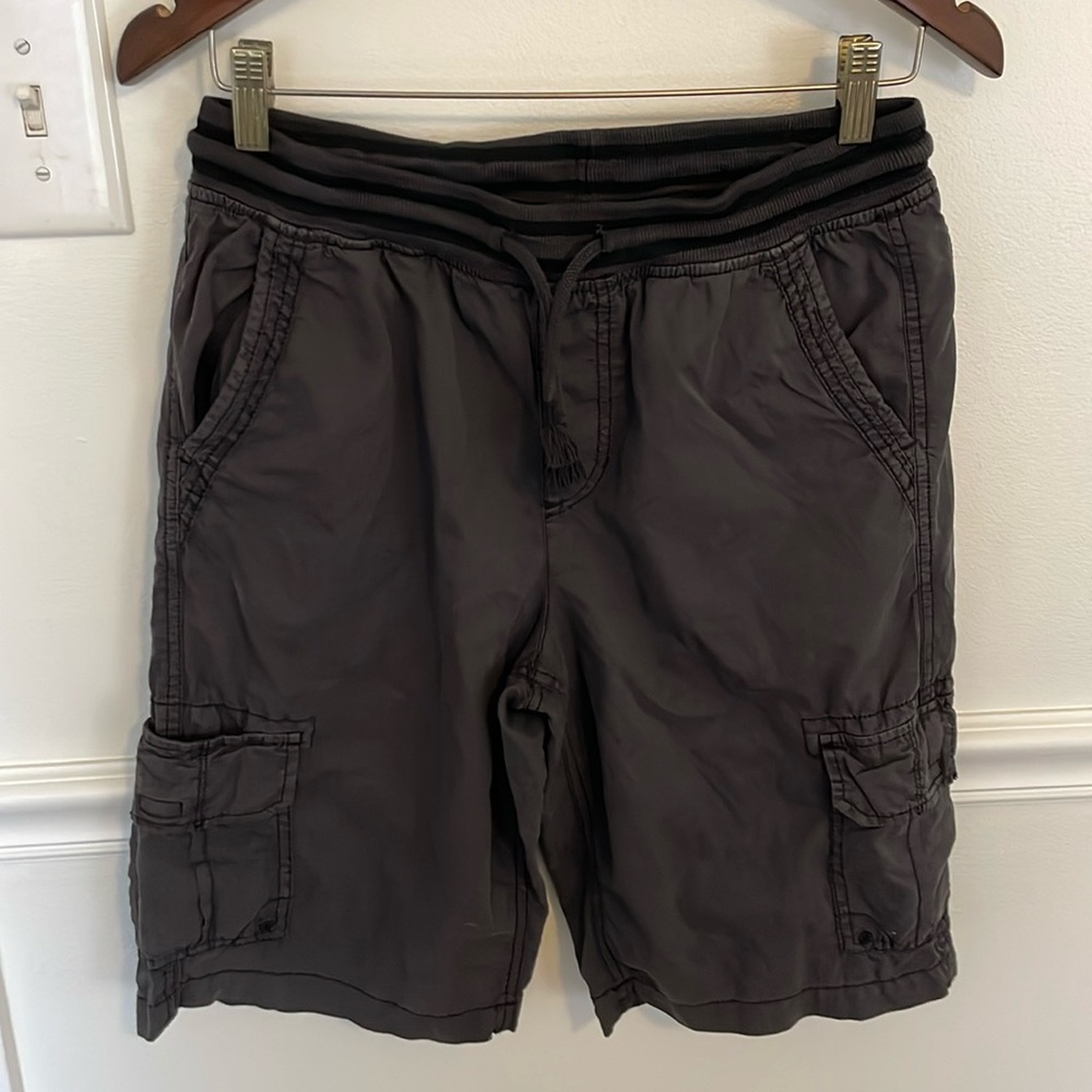 Worn 1x, 100% cotton, dark gray color with cargo pockets and 11 inch inseam